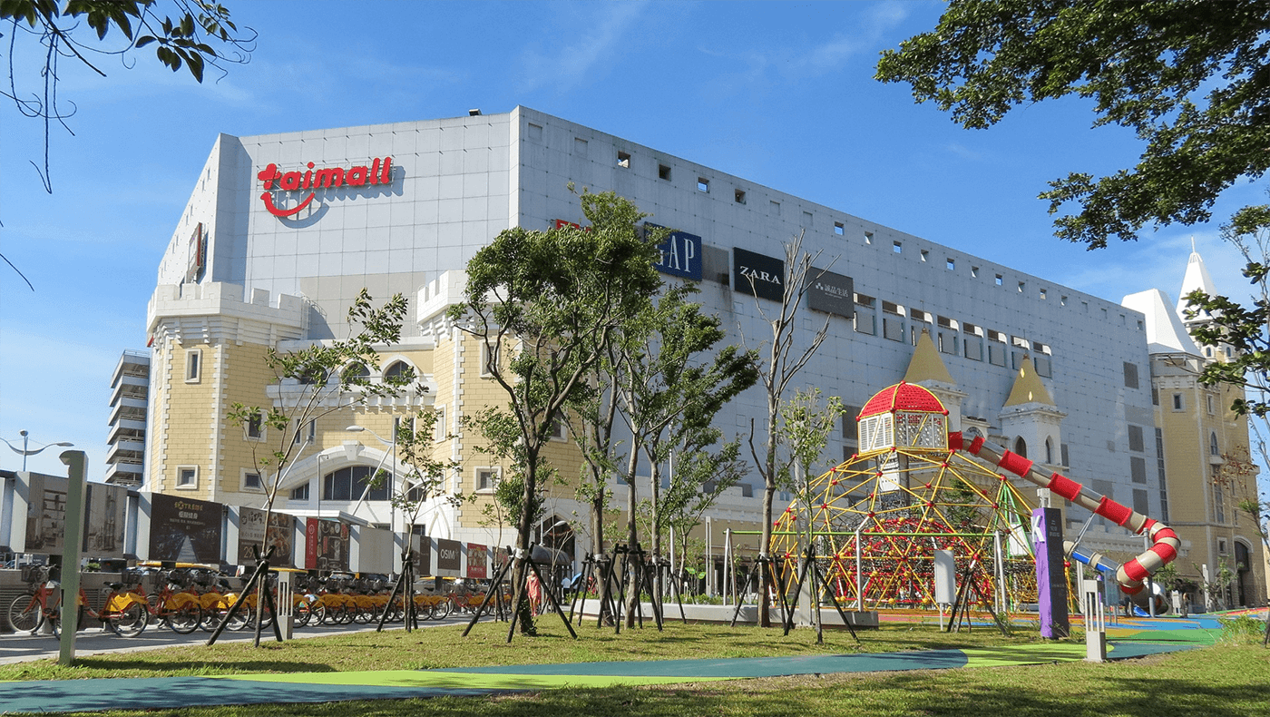 7月4日開幕，台灣第一個大型購物中心。