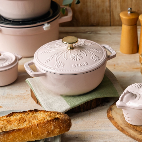 STAUB橄欖雕花琺瑯鑄鐵+食鍋16cm