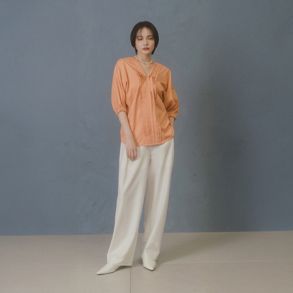 V領壓褶落肩上衣