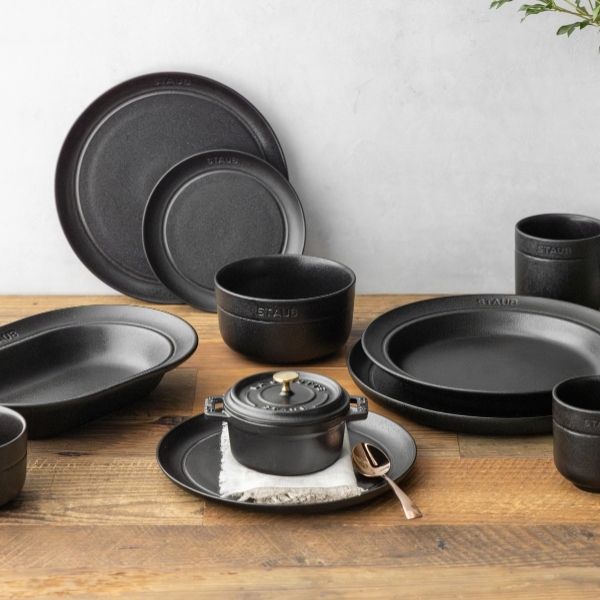 STAUB DINING LINE 靜謐黑圓形陶瓷系列