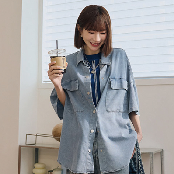 率性排釦雙口袋牛仔外套